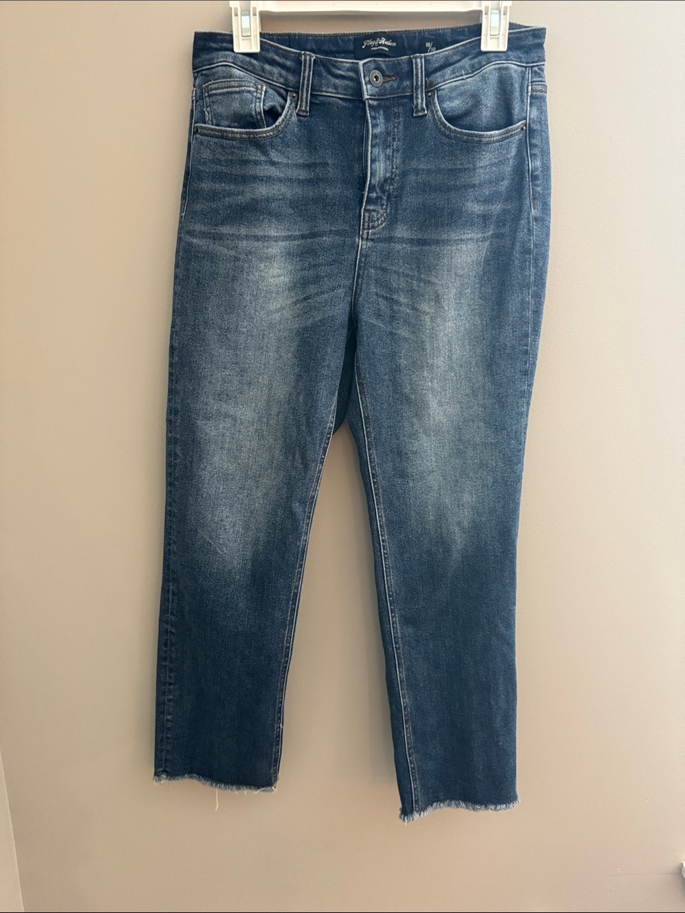 Women’s Straight Leg Mid-Rise Jeans in Blue Wash